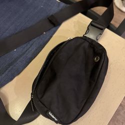 lulu lemon black fanny pack