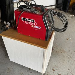 MIG WELDER W Helmet & Cabinet