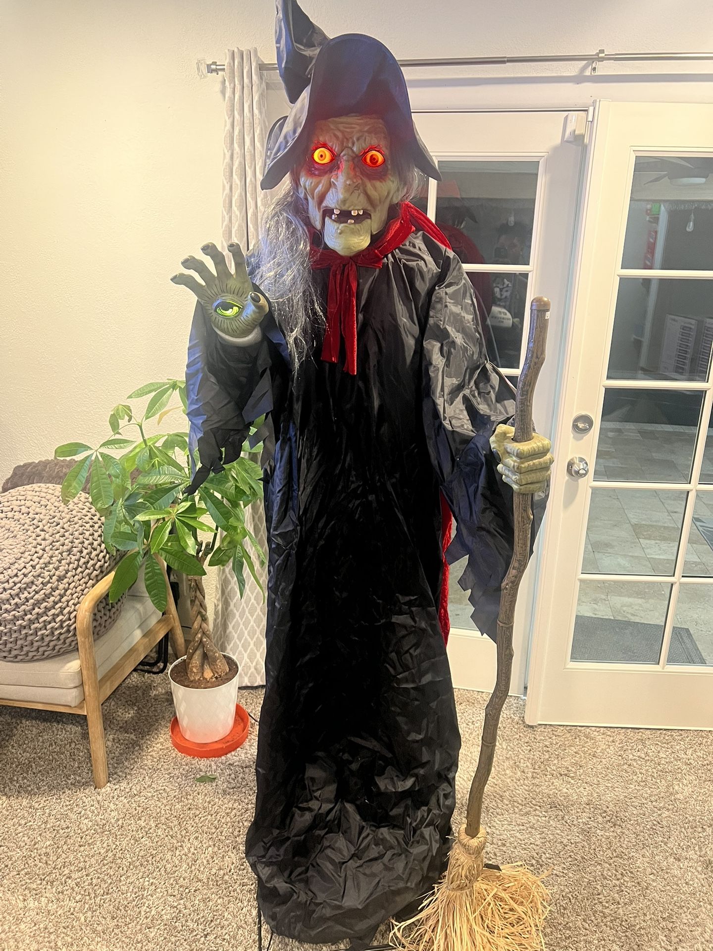 Home Accents Holiday 7 ft. Grave & BonEs Animated LED Spellcasting Witch $50 PRICE IS FIRM READ THE SENSOR IS FAULTY ONLY WORKS SOMETIMES