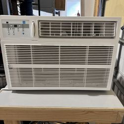 25000 BTU AC unit $400