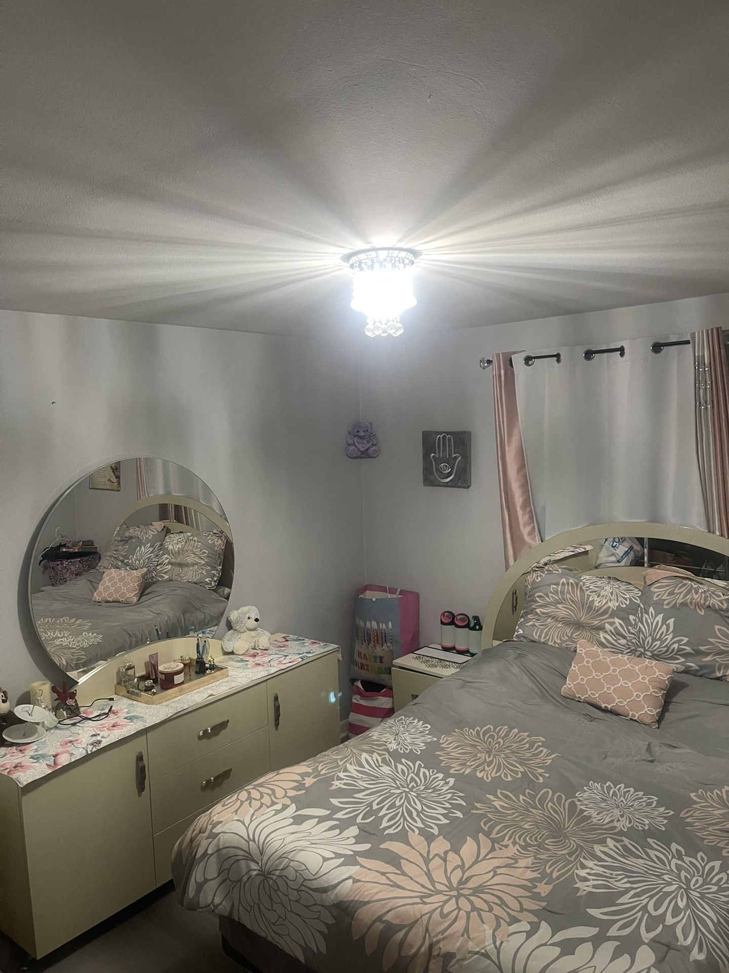 Queen size bedroom Set