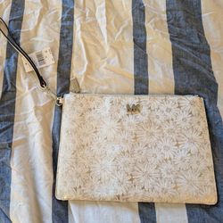  Michael Kors Medium Leather Zip Pouch