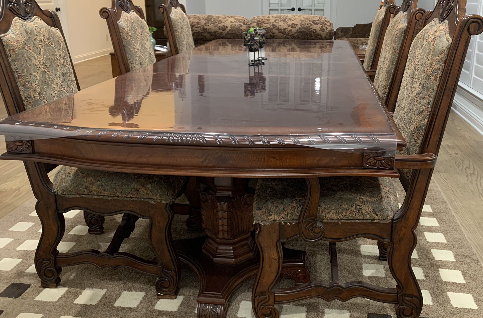 Formal Dining table with 6 Chairs (2 with hand rest)