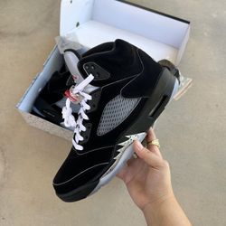 Jordan 5 Retro Metallic 2025