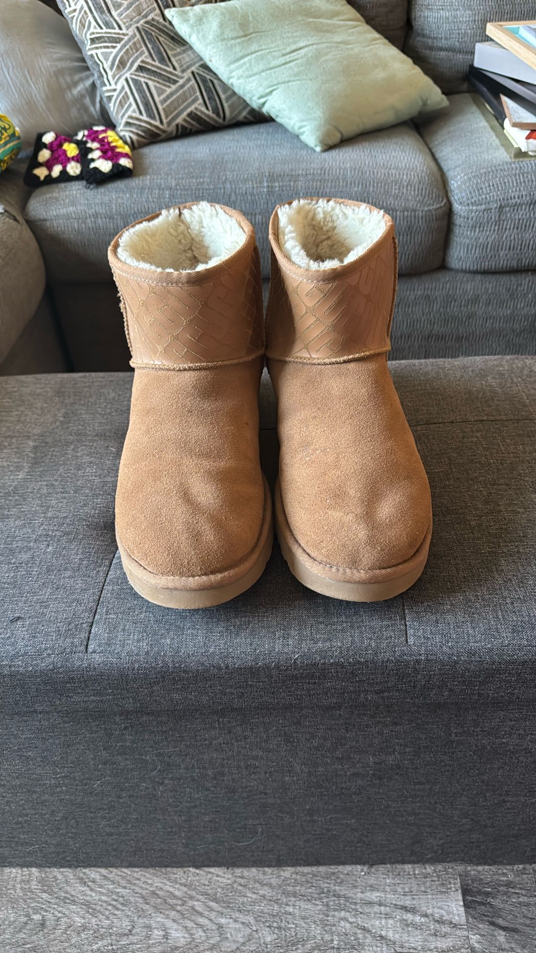 UGG