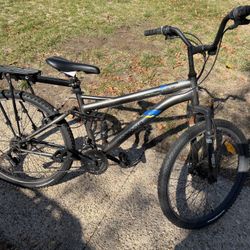 Mongoose mountain bike 26” wheels 21” frame bicycle rack 21 speeds 