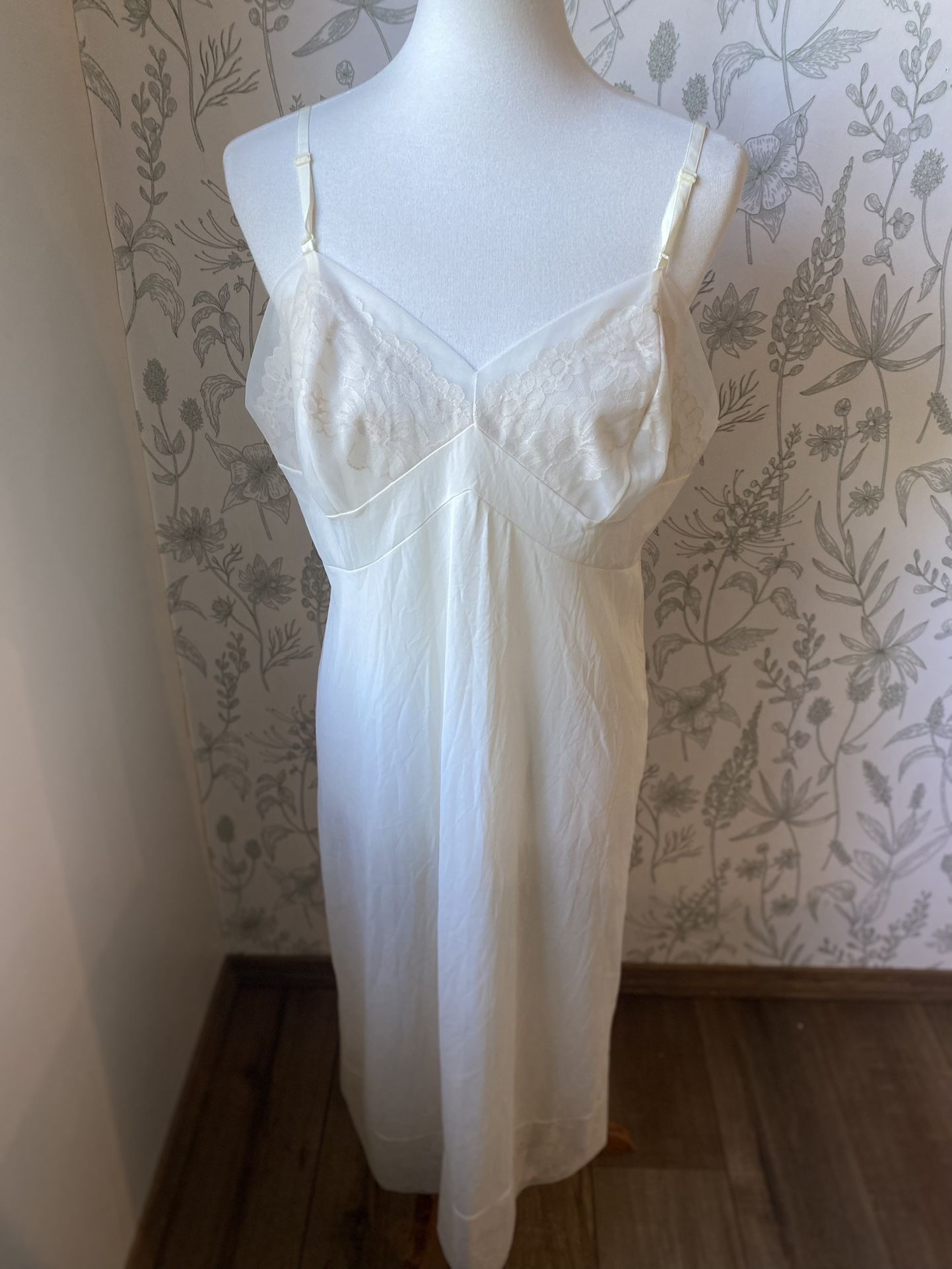 Vintage Vanity Fair Cream Long Nightgown Size 40 XL