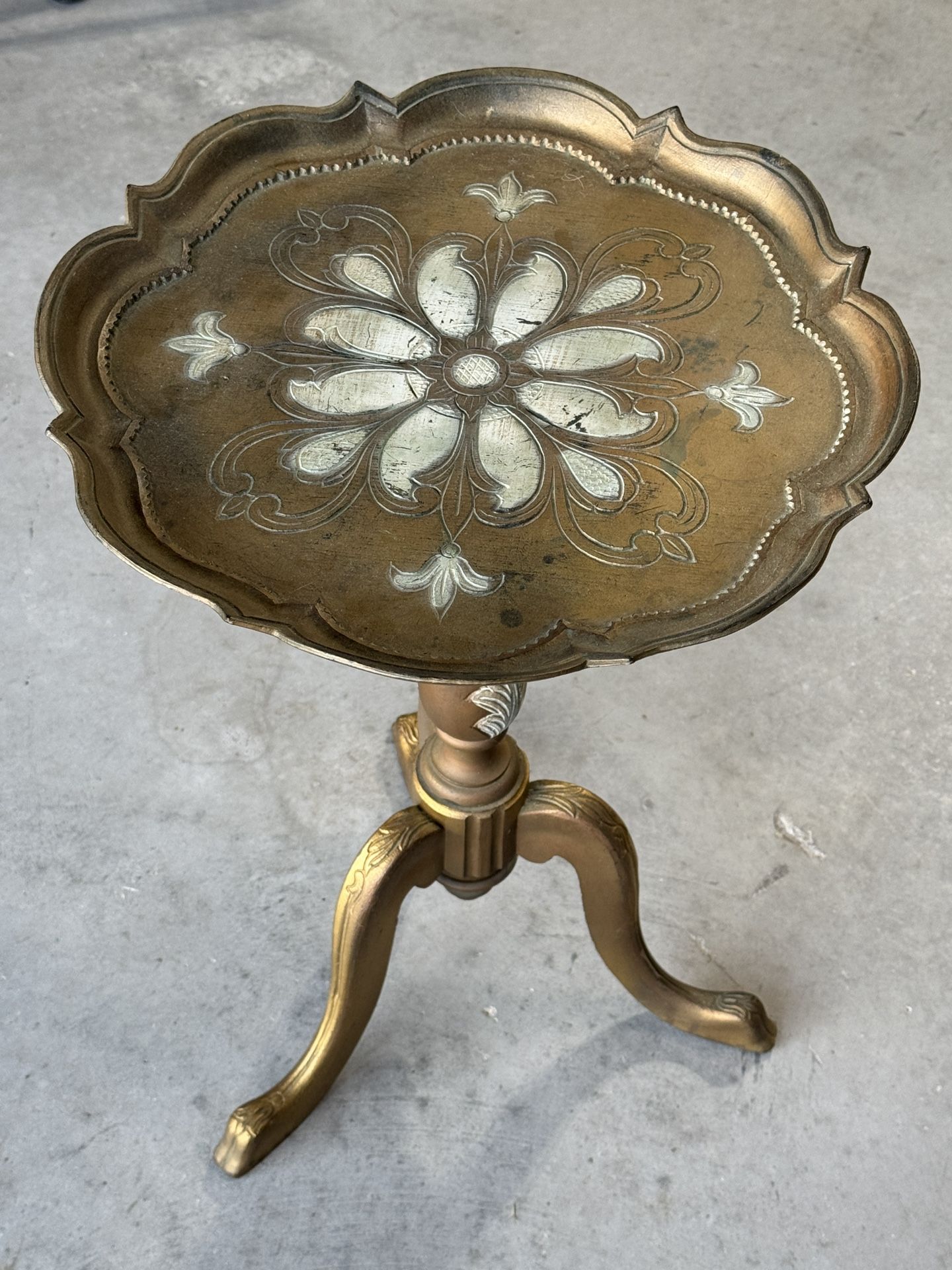 Vintage Italian Florentine Accent Table Gold Gilt & White Plant Stand 15” Diameter X 21.5” tall. Made in Italy of Resin or plastic.