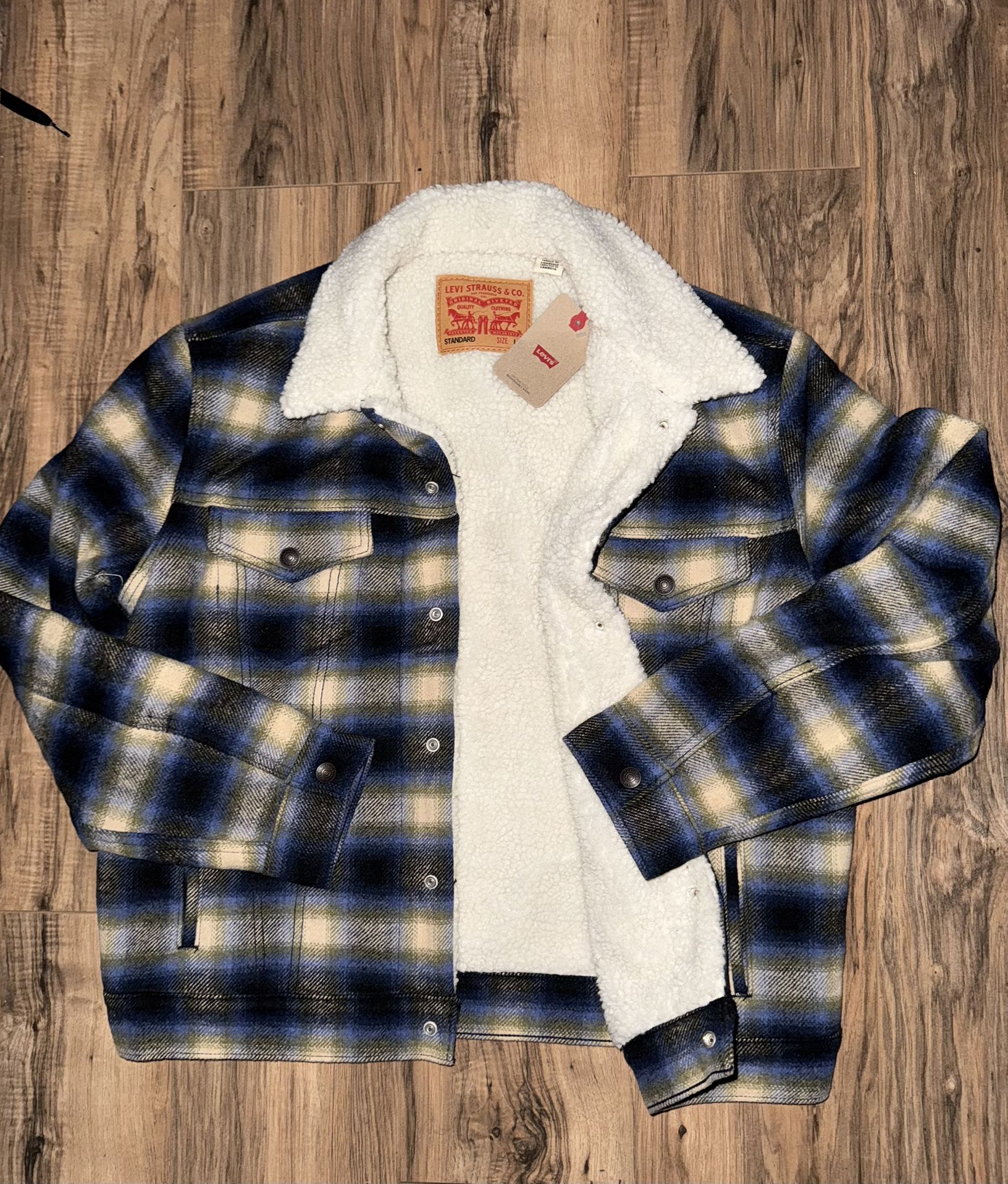 New Men’s Size Medium Levi’s plaid Sherpa Jacket