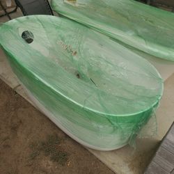 Tub And Jacuzzi $300 For All 3 