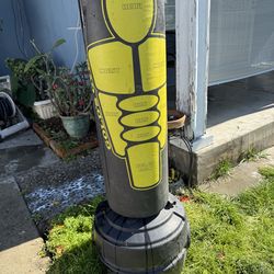 freestanding kickboxing trainer