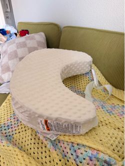 Breastfeeding pillow