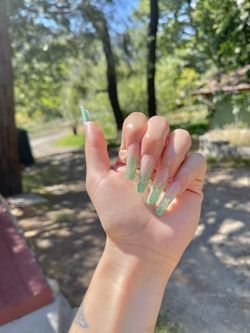 Acyclic Powdered Nails