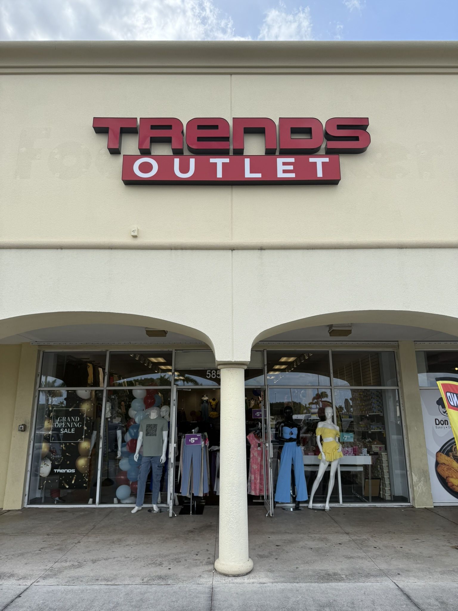 🛍️ Store Closing Liquidation Sale – Everything Must Go! Fixtures, Clothing, Shoes & More 🏷️