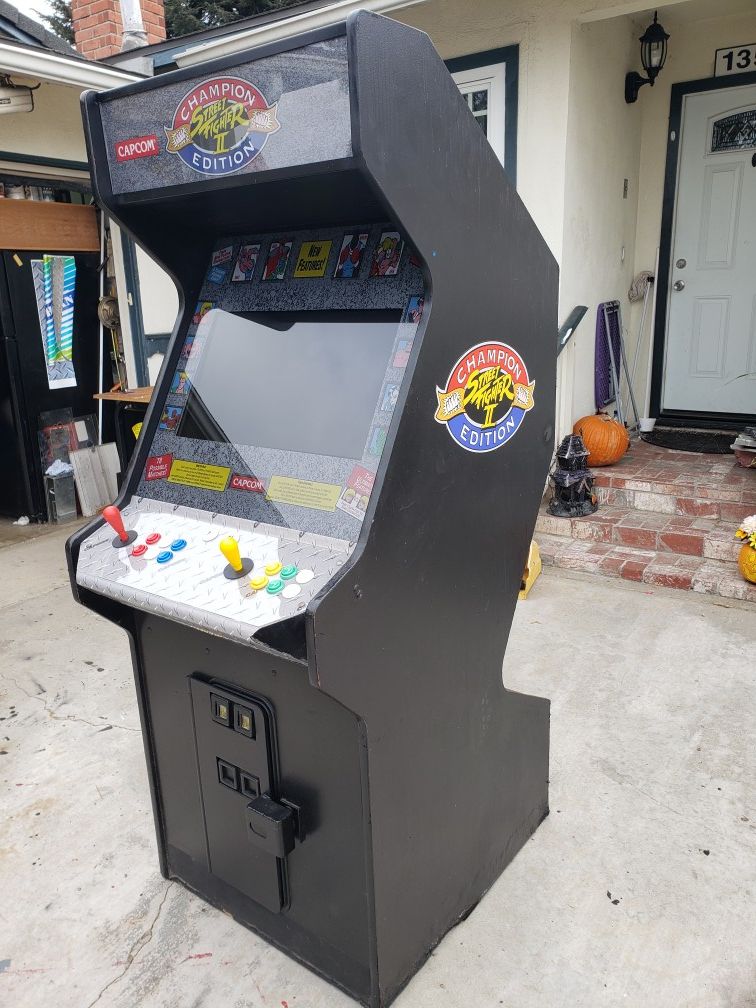 Nice clean arcade game with 1500 games. All new parts free delivery
