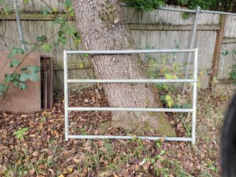 Noble Panels Gate With Horse Shoe