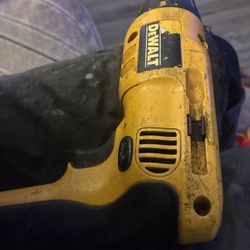 Dewalt 18 V Cordless 1/2 Drill TOOL ONLY
