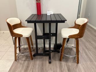 Bar Height Table with 2 Bar Stools