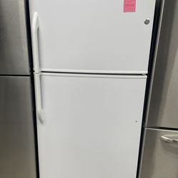 GE 33” Top Freezer-Bottom Refrigerator