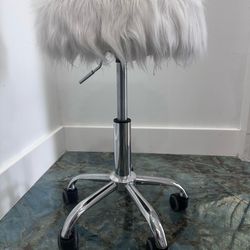 MOMO FAUX FUR VANITY  STOOL.
