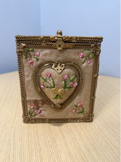 Vintage Victorian Style Ribbon Art Tissue Box Cover