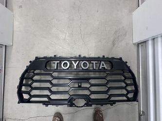 TRD pro grille with light bar, harness, and switch
