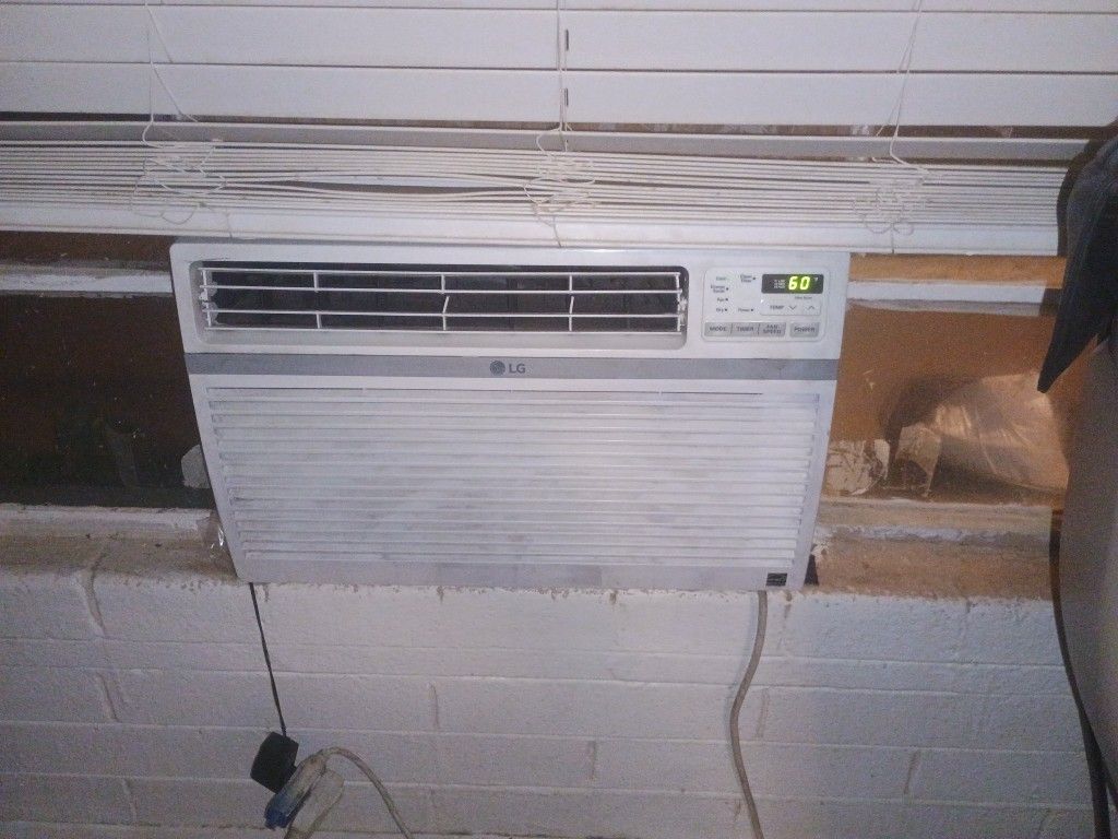 LG Window AC 10,000 BTUs. I COLD AIR