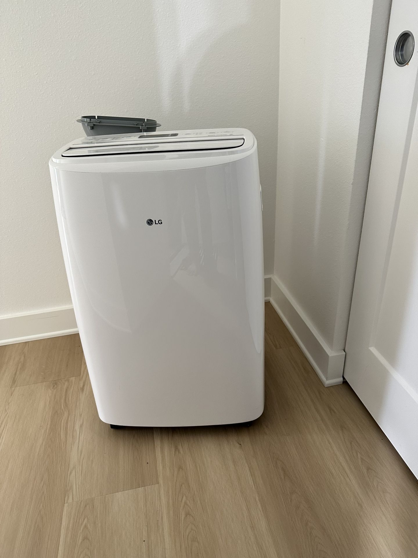 LG 10k BTU Dual Inverter Smart Portable Air Conditioner