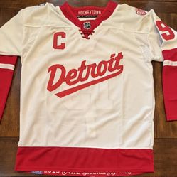 Steve Yzerman #19 Detroit Red Wings 2025 Stadium Series Jersey - Size XL (54)