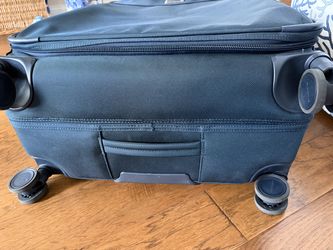 Briggs and Riley large suitcase