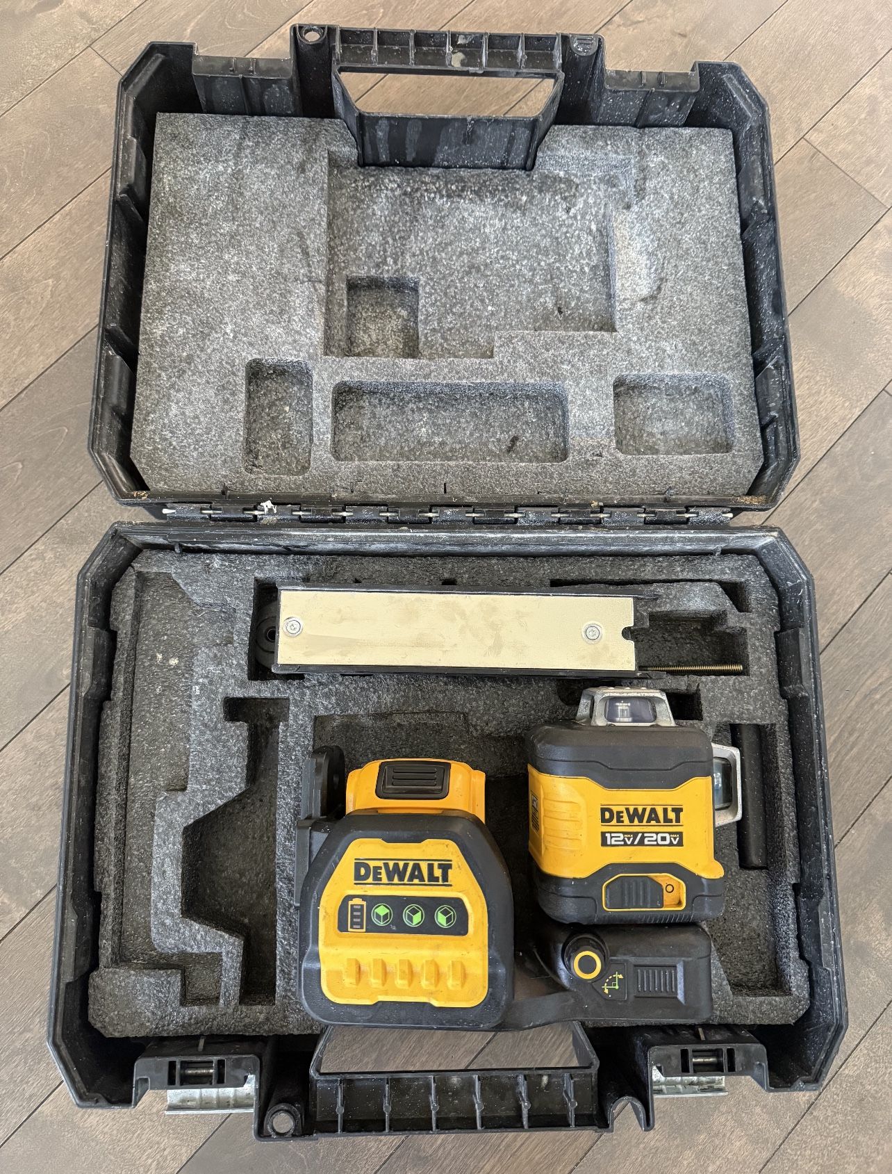 DEWALT 12/20V GREEN LASER LEVEL 360°