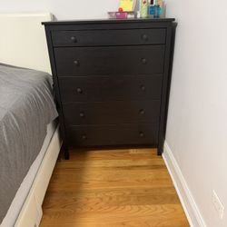 Black Drawer Dresser – Great Condition