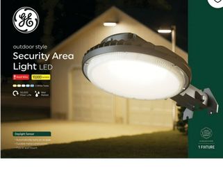 Luz de Área LED de Seguridad para Exteriores GE con Sensor Del Anochecer Al Amanecer, Cableada, 10000 Lúmenes