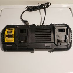 DEWALT DUAL SIMULTANEOUSLY CHARGER- CHARGES  UP TO 9 AH BATTERIES 