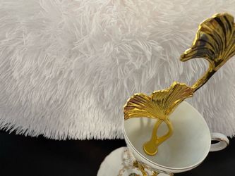 Tea cup and saucer stand