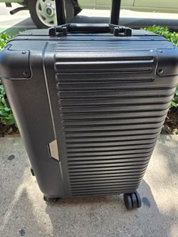 20" Carry On 8Wheels Spinner Hard Shell New With Tags Tsa Lock Extra Lightweight Expandable Waterproof Black Color