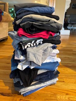 t-shirts, and collar shirts, extra large and extra extra large Large Mixed Lot of Men's Clothing t-shirts, and collar shirts, extra large and extra ex