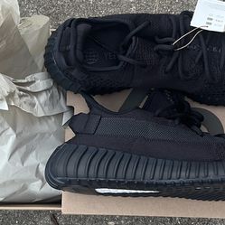 Yeezy Adidas 350 V2 Onyx Black Sz 10.5  Brand new with receipt   