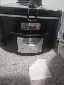 6 quart digital slow cooker.