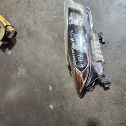 2016 2017 2018  Nissan Maxima Right Headlight Part 