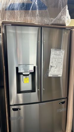 NEW IN BOX LG FRENCH STYLE REFRIGERATOR