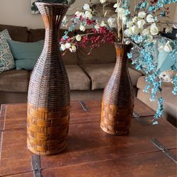 Wicker Floor Vase With Flowers 
