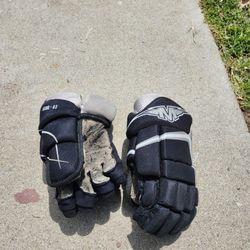 Mission Hockey Gloves