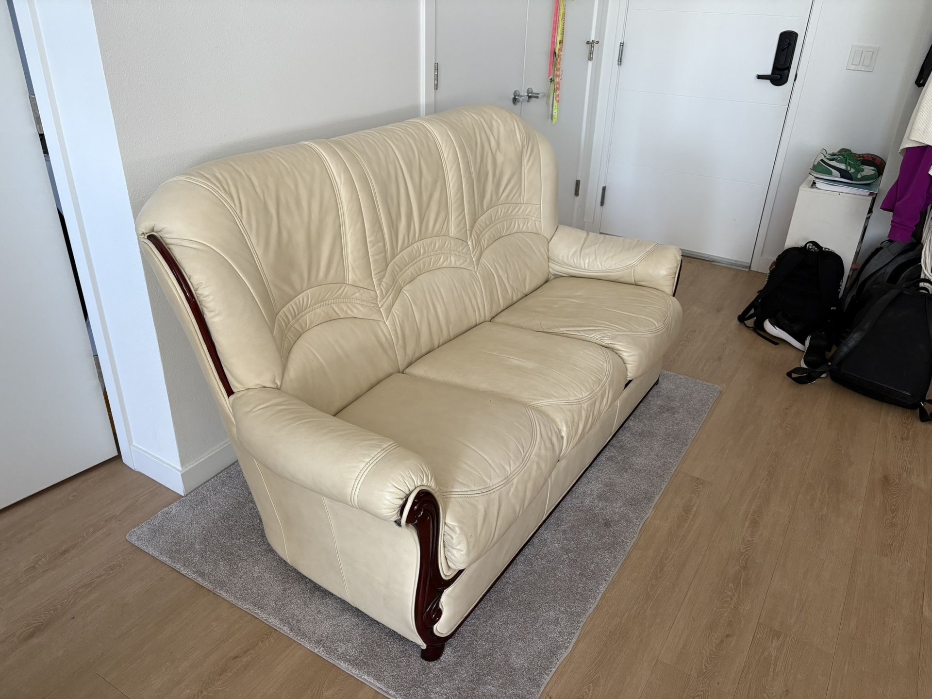 ✨ Transform Your Bedroom – Complete 5-Piece Dark Wood Set | $1200 OBO – Vancouver, WA