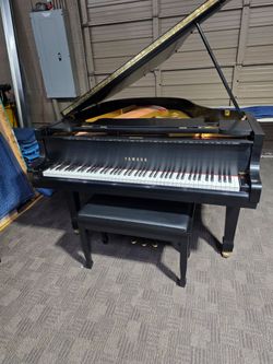 5.8 Yamaha G2 Satin Ebony Baby Grand