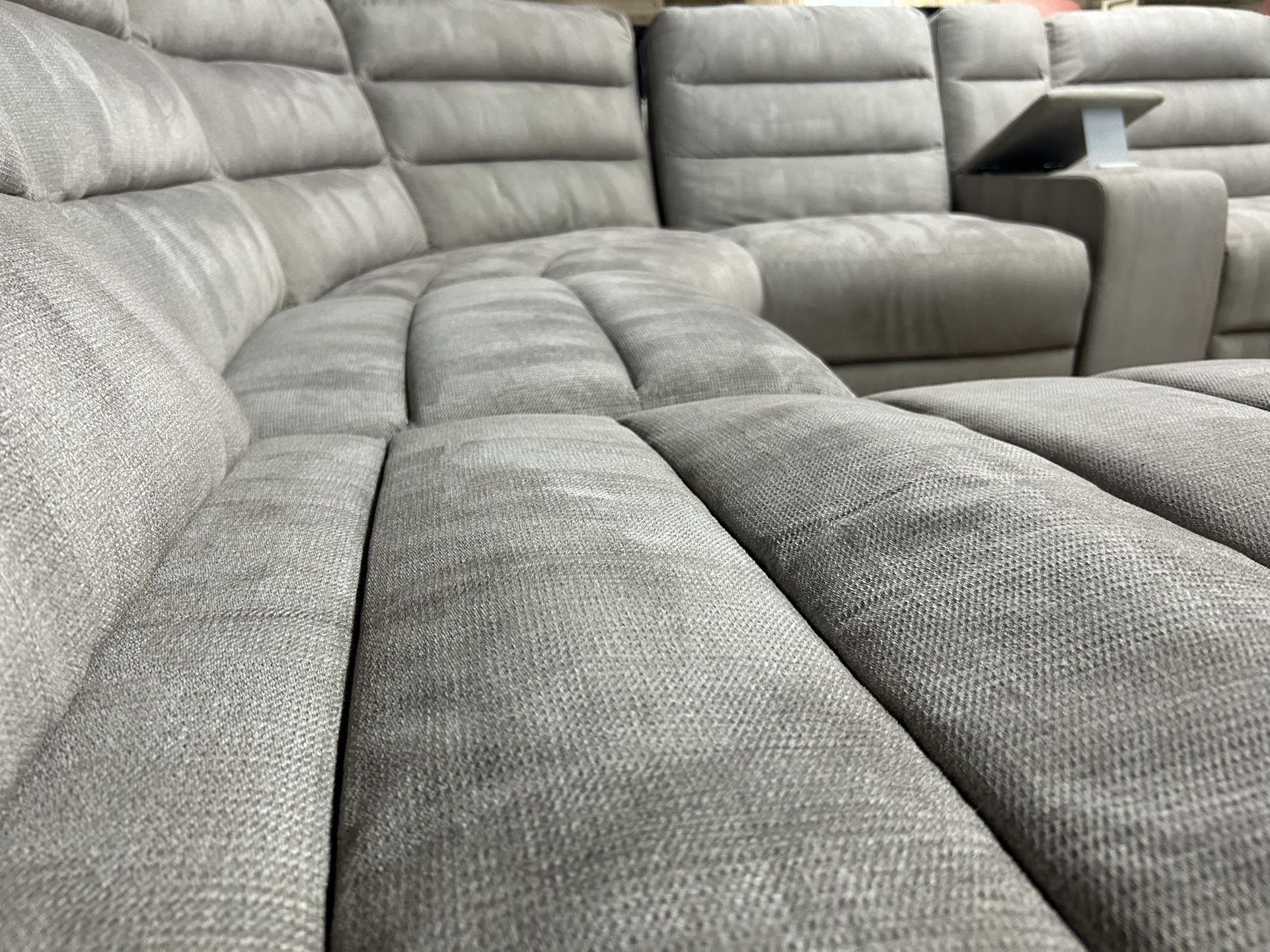 Light Grey!Rooms2Go RE-Cliner !999 investment
