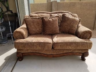 Couch/ love seat