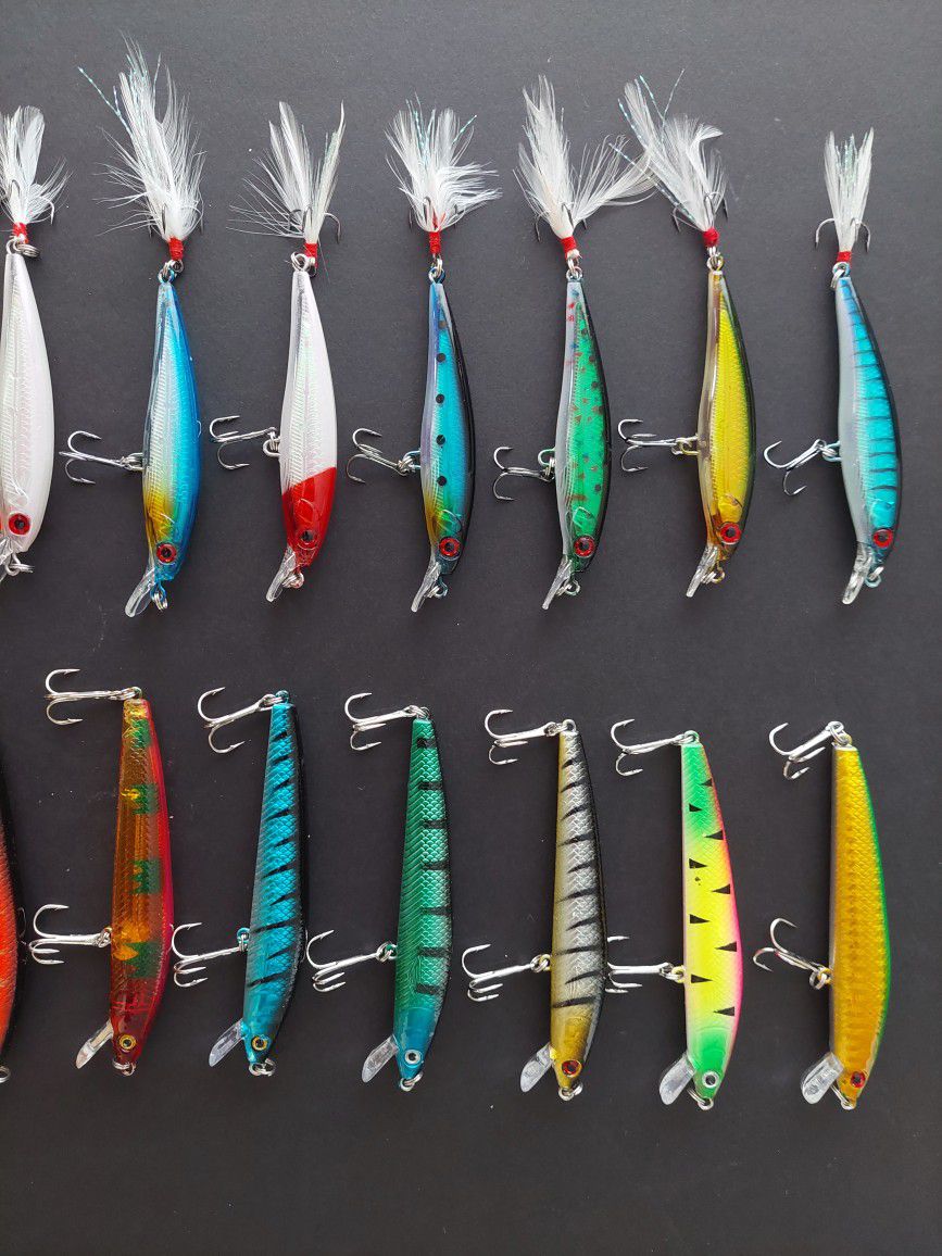 20 Brand New Fishing Lures Minnow Baits 20pcs for Sale in Gurnee