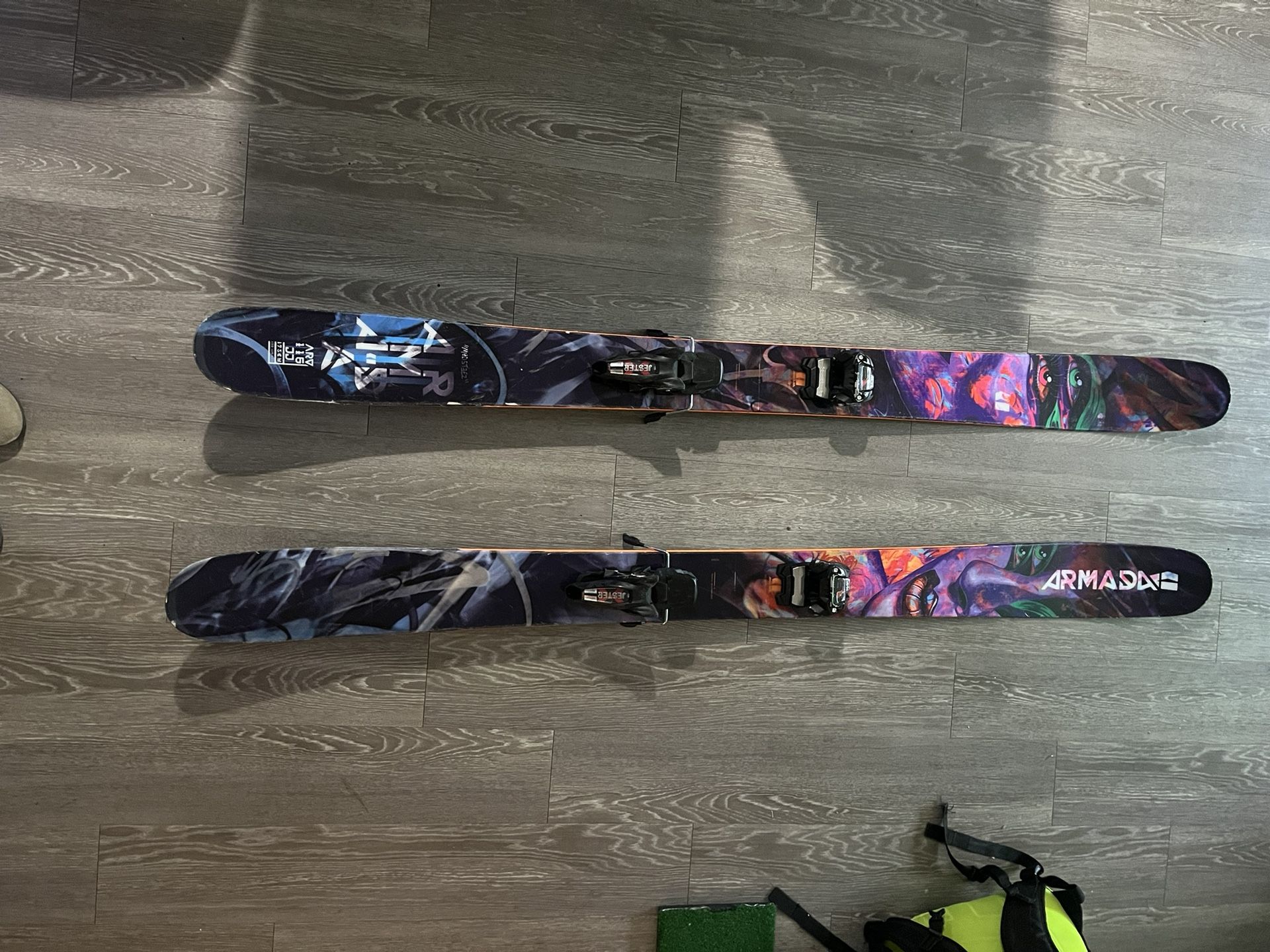 ARMADA JJ SKIS W/ Marker Griffin bindings