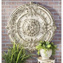 Metal wall medallion